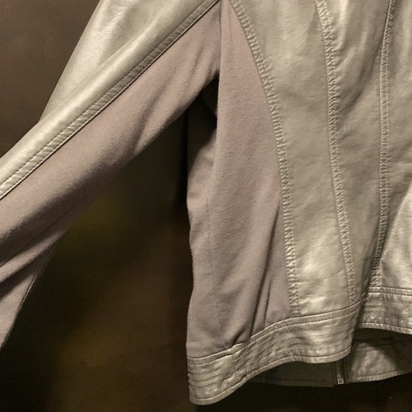 Faux Leather/cloth MAURICES—SIZE L - Picture 4 of 10